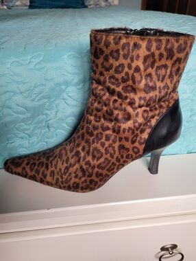 Classique Pointed Toe Ankle Booties